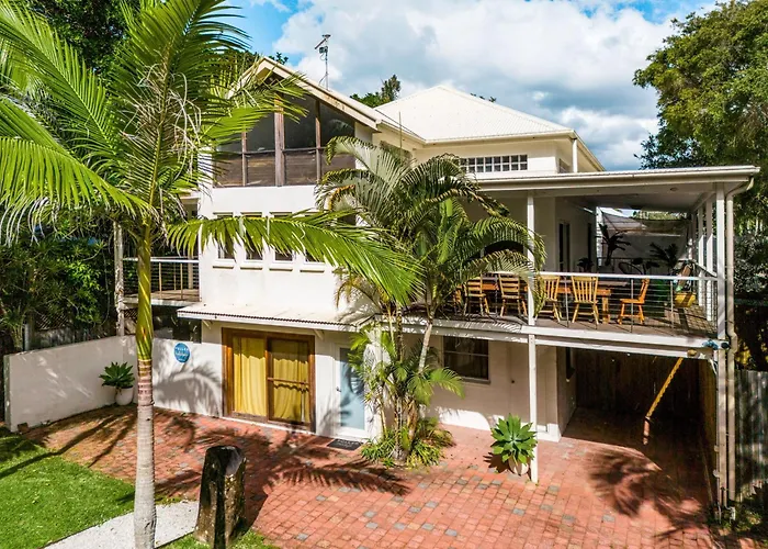 Fuller Holidays - The Rock Belongil Beach Byron Bay